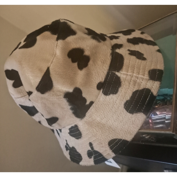 INSIGHT faux fur cowprint bucket hat NWT - Picture 4 of 10